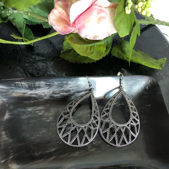 Jewelry - Teardrop shaped dangly earrings with boho design